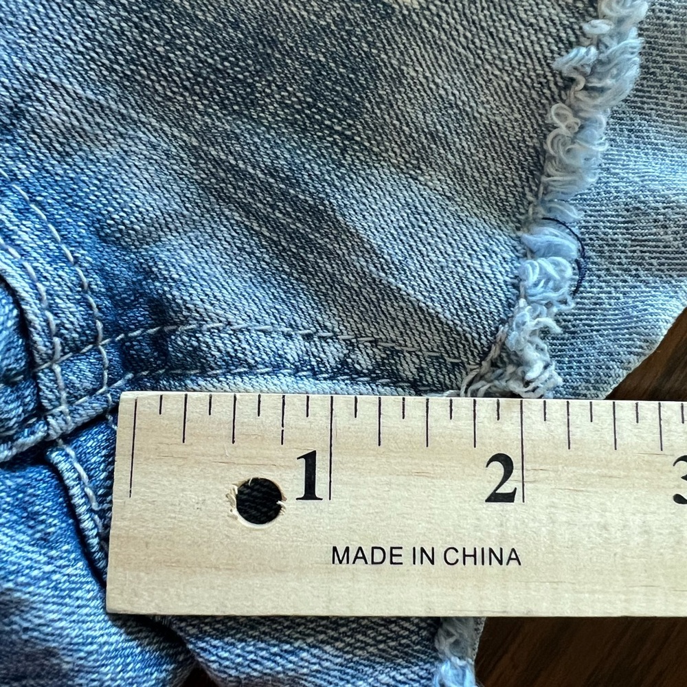 Almost Famous Distressed Blue Jean Shorts Juniors Size 5 Low rise 28x2 cutoff - Picture 10 of 10